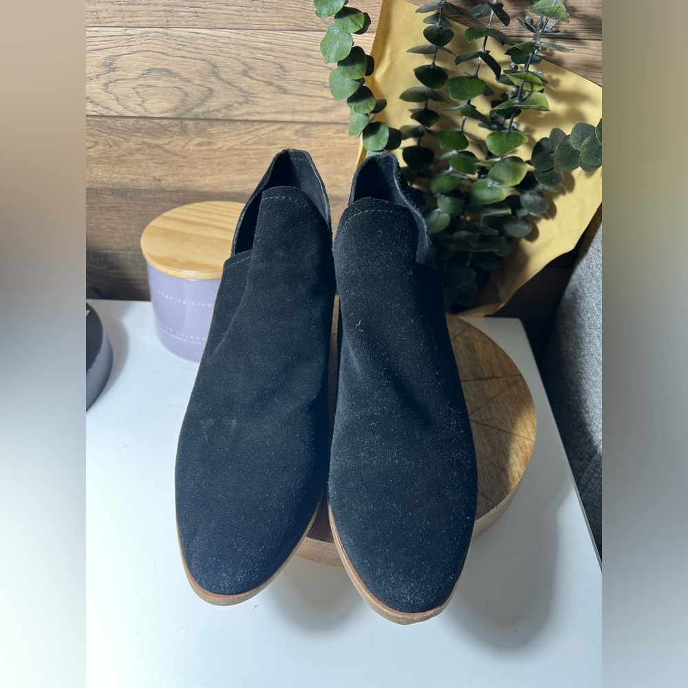 Dolce Vita Tan Soles